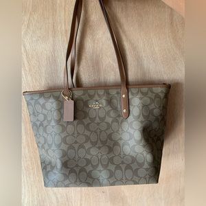 BNWT Authentic Coach Handbag